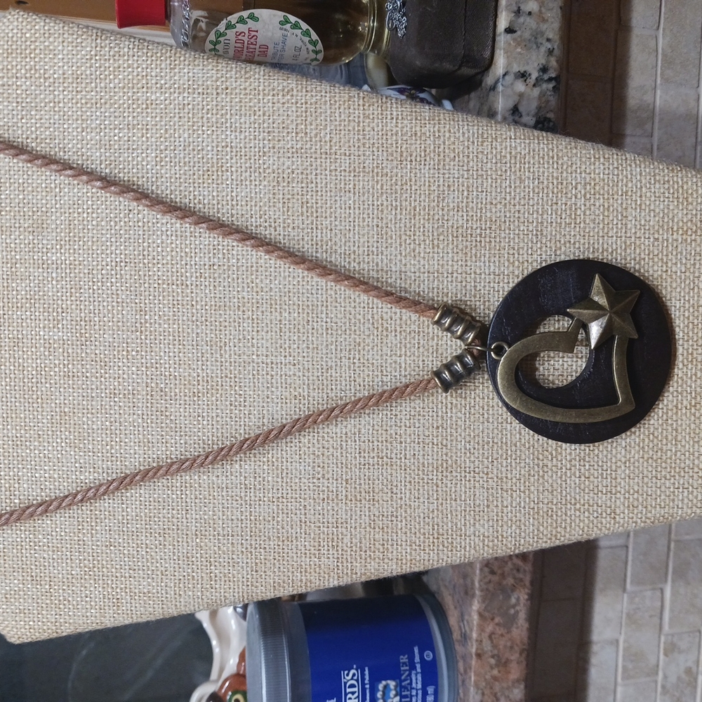 Women's 30" Retro Classic Style Heart Rope Necklace.